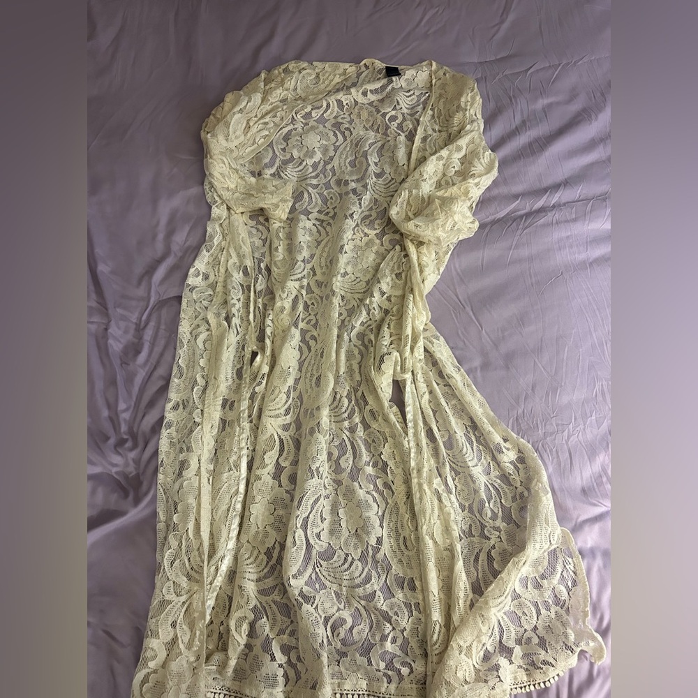 Long, cream kimono. Long sleeve. Size 2X